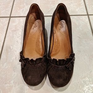 Naturalizer suede shoes size 6.5